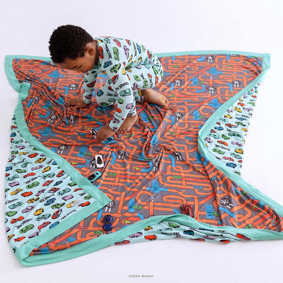 Retro Hot Wheels™ & Hot Wheels™ Retro Tracks Luxe Patoo® Blanket