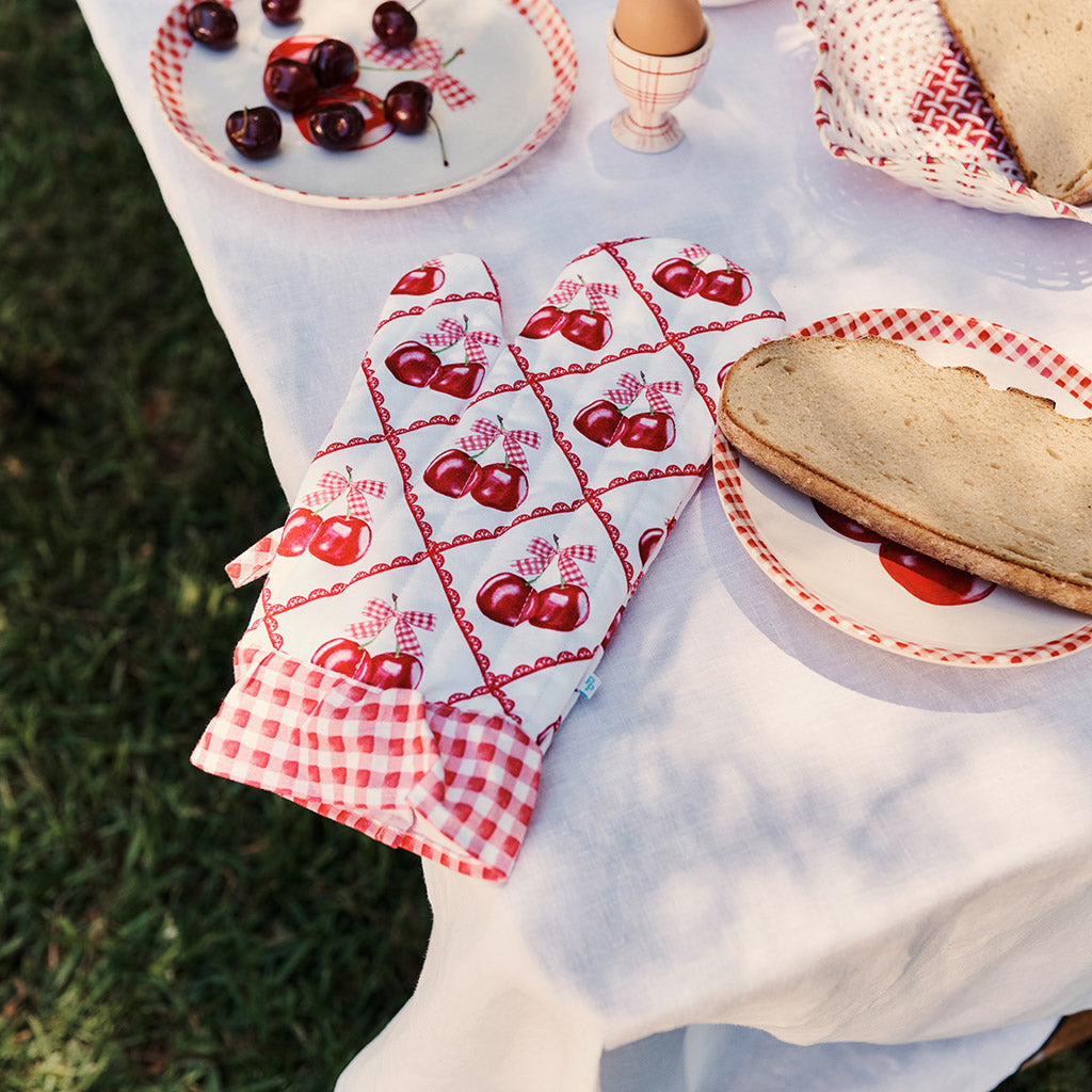 Cheryl Ruffled Oven Mitt