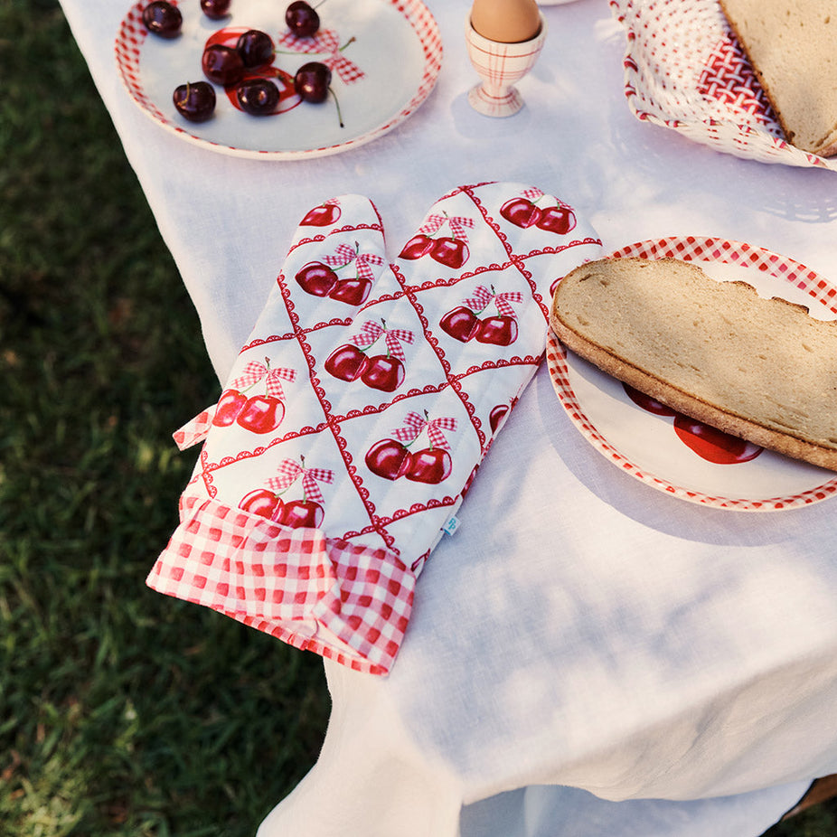 Cheryl Ruffled Oven Mitt