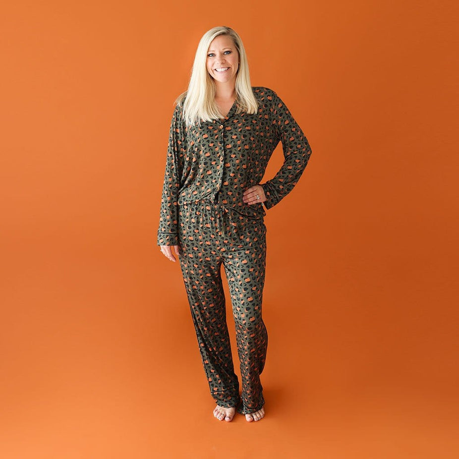 Mommy wearing Eli Women's Relaxed Pant Luxe Loungewear